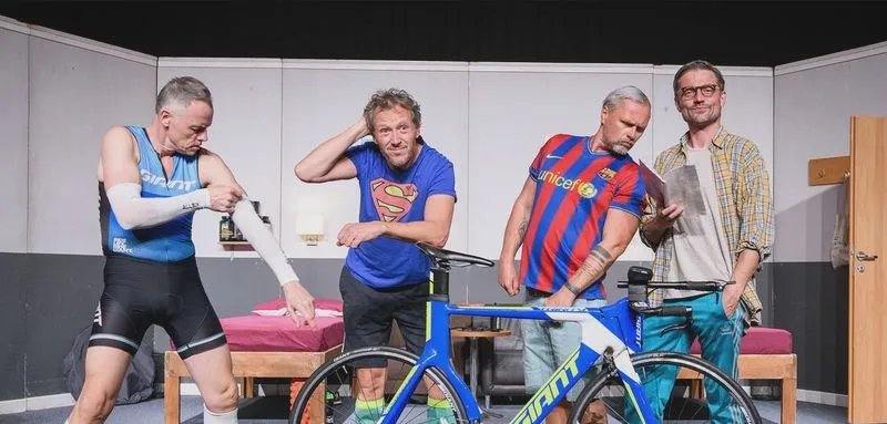 Chłopaki z żelaza spektakl – humor i recenzje, które musisz znać!