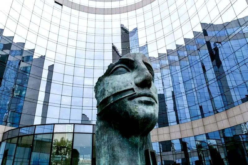 Dzieła sztuki rzeźby: podróż przez różnorodność stylów i znane arcydzieła