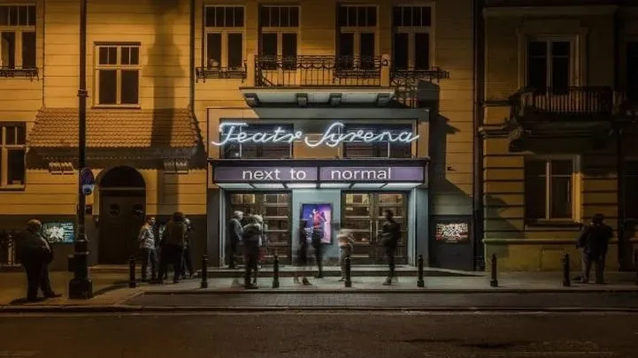 Jak pokonać trudności z parkowaniem przy teatrze Syrena? Praktyczne porady dla kierowców