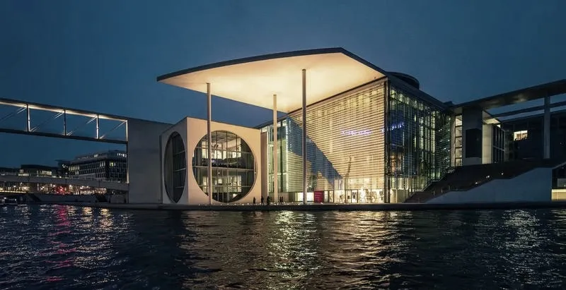 Kto stoi za projektem muzeum sztuki nowoczesnej? Odkryj wizję architekta