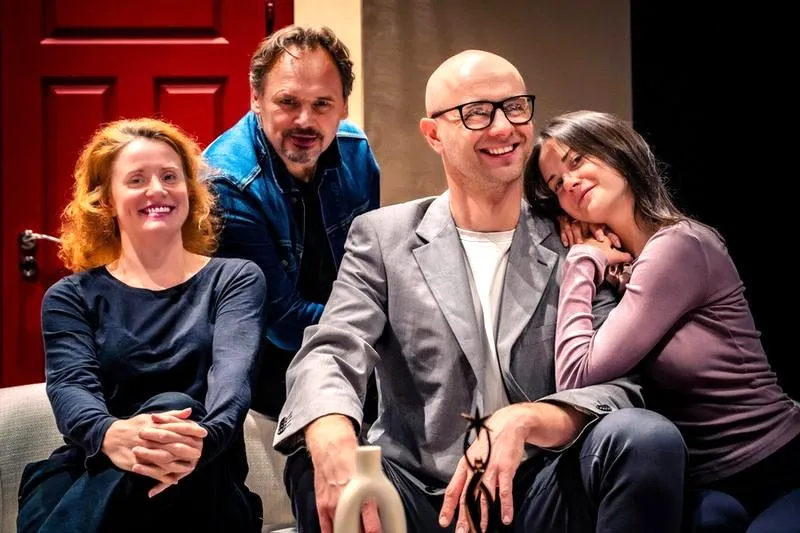 Miłość w teatrze: Rubinowe gody odkrywają niespodziewaną komedię życia