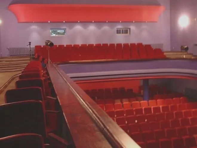 Repertuar teatru w Grudziądzu: odkryj najciekawsze wydarzenia i spektakle tej jesieni