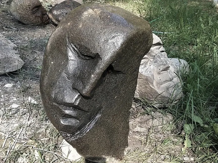 Rzeźba w kamieniu: odkryj techniki, materiały i artystyczne inspiracje