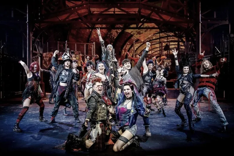 Sylwester w teatrze Roma: niezapomniana noc z We Will Rock You