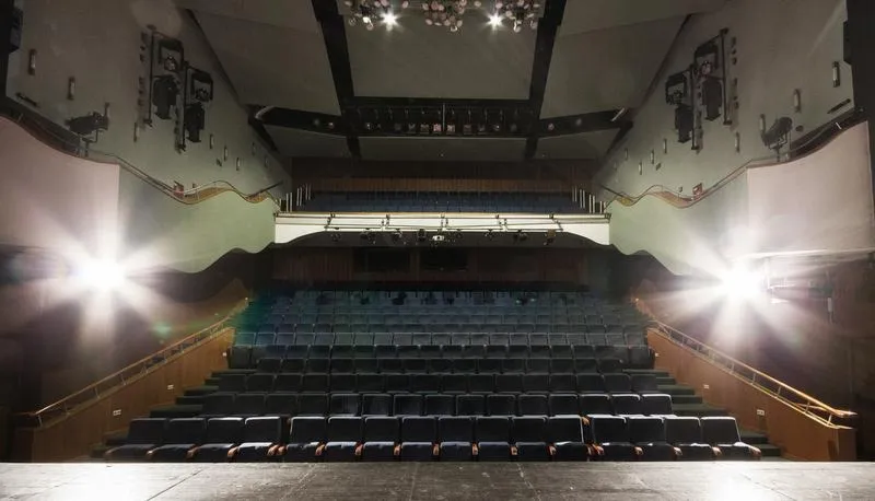 Teatr Nowy w Zabrzu – historia sceny, repertuar i edukacja teatralna