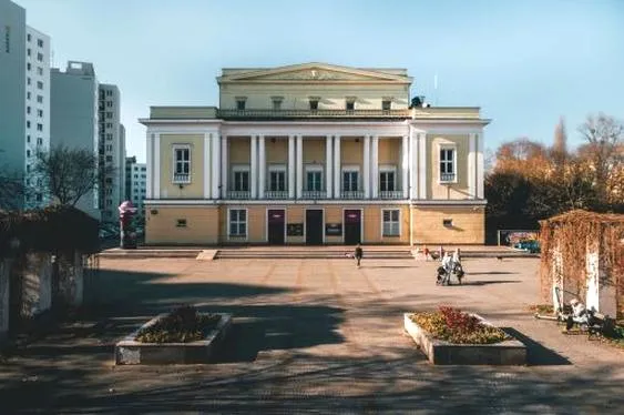 Teatr Rampa: Odkryj fascynującą historię i repertuar, który urzeka widzów
