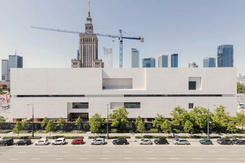 Wystawa sztuki nowoczesnej w Warszawie — odkryj różnorodność i inspiracje