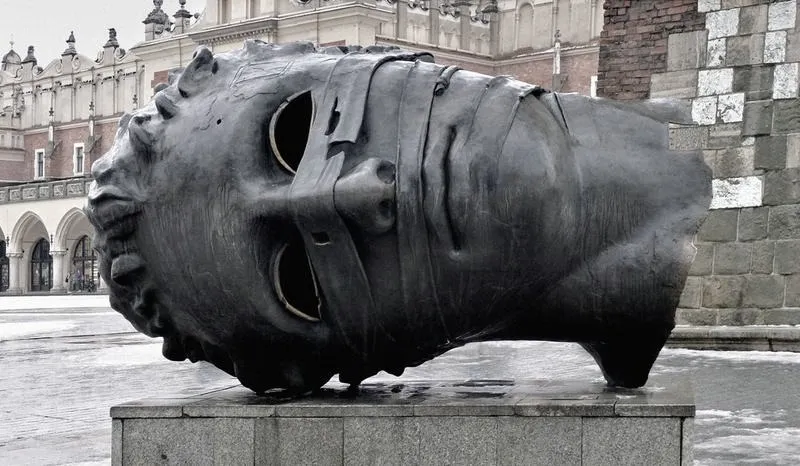 Zanurz się w sztukę: Igor Mitoraj w Starym Browarze i jego niezwykłe rzeźby w Poznaniu