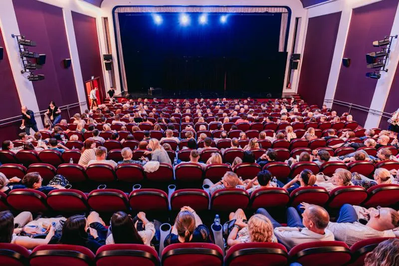 Historia Teatru Apollo