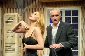 Komedia polityczna w teatrze