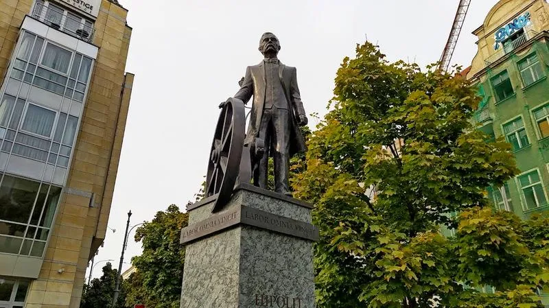 Pomniki Poznań historie