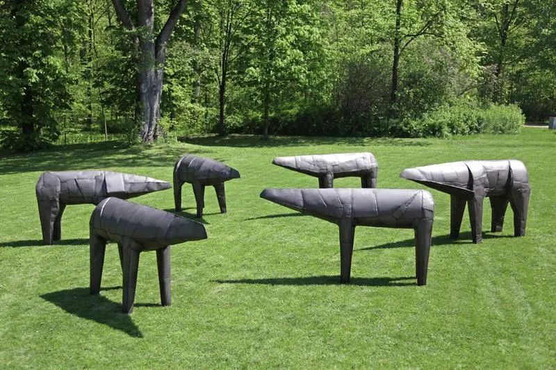 Rzeźby Abakanowicz